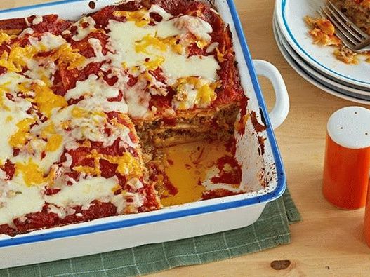 Foto gustina od govedine sa sirom i enchiladas sosom
