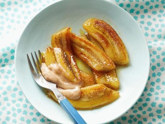 Foto pržene banane sa vrhnjem od kiselog vrhnja
