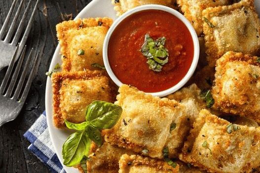 Foto prženi ravioli s italijanskim travama